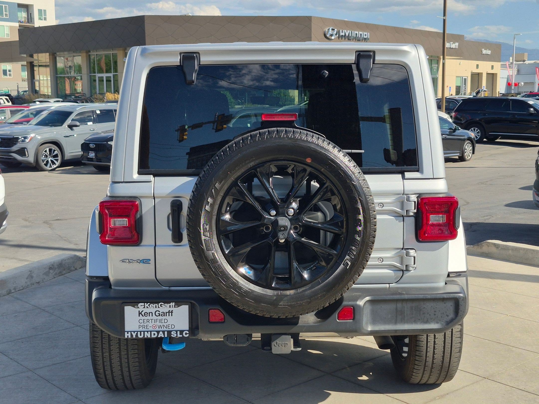 Used 2023 Jeep Wrangler Unlimited Sahara w/ Cold Weather Group AWD/4WD image 5