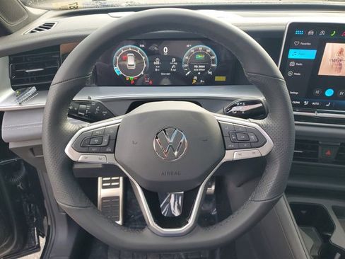 New 2026 Volkswagen Tiguan SE R-Line FWD image 20