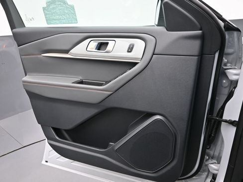 New 2026 Ford Explorer Active w/ Active Comfort Package AWD/4WD image 7