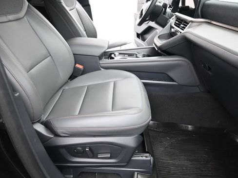 Used 2025 Ford Explorer Active w/ Active Comfort Package RWD image 17