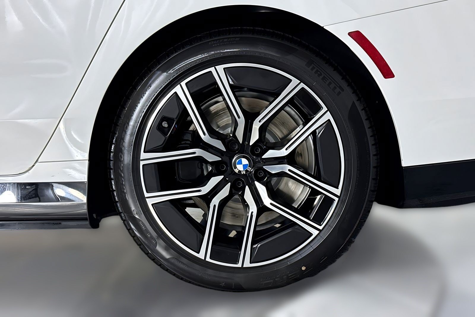 Used 2026 BMW i7 xDrive60 w/ M Sport Package RWD image 13