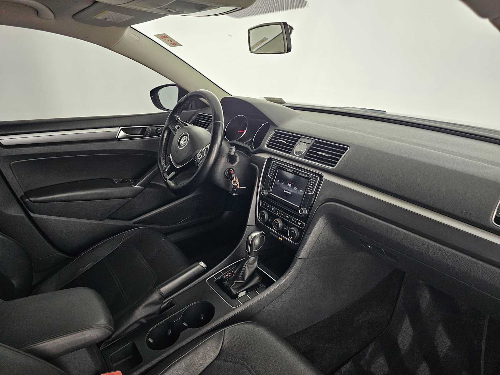 Used 2017 Volkswagen Passat 1.8T R-Line FWD image 11