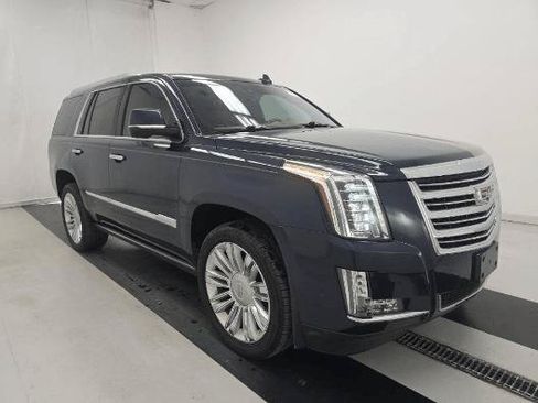 Used 2019 Cadillac Escalade Platinum AWD/4WD image 4