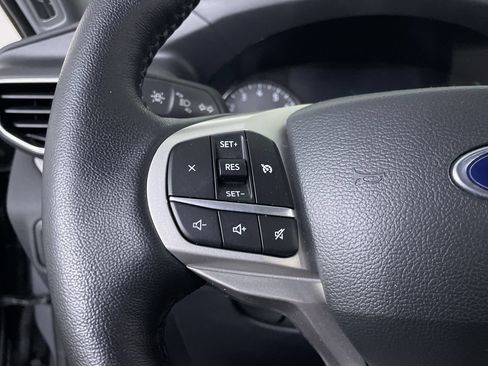 Used 2022 Ford Explorer XLT w/ Equipment Group 202A AWD/4WD image 25