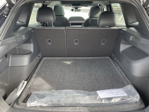 New 2026 Volkswagen Tiguan SE R-Line image 9