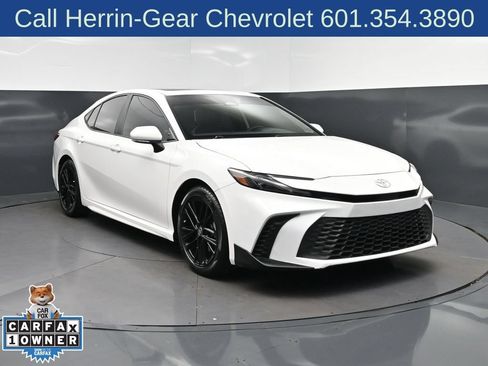 Used 2025 Toyota Camry SE w/ Multimedia Upgrade Package FWD image 9
