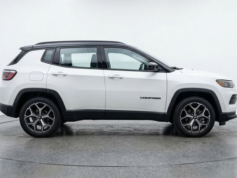 Used 2025 Jeep Compass Limited AWD/4WD image 11