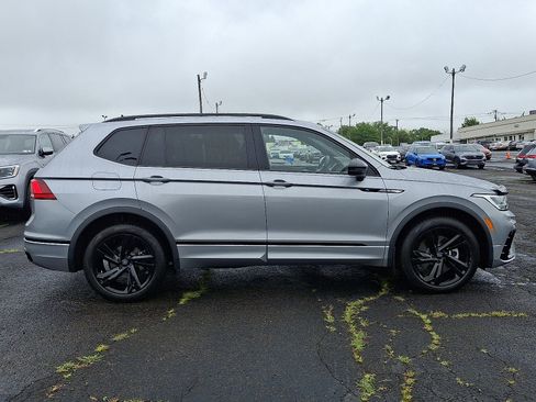 Used 2024 Volkswagen Tiguan SE R-Line image 8