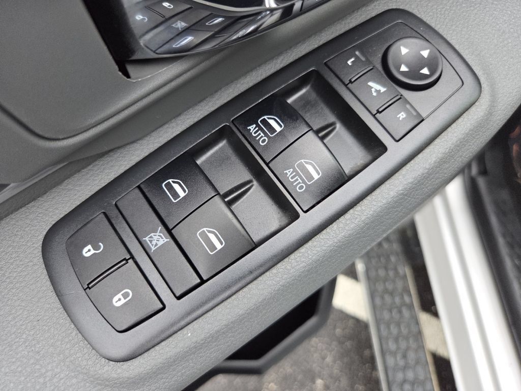 Used 2018 RAM 1500 Big Horn AWD/4WD image 32