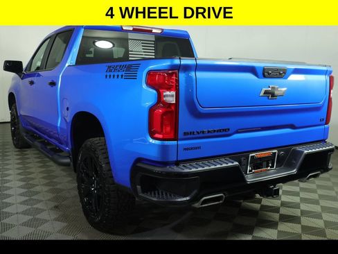 Used 2025 Chevrolet Silverado 1500 LT Trail Boss w/ Convenience Package II AWD/4WD image 5
