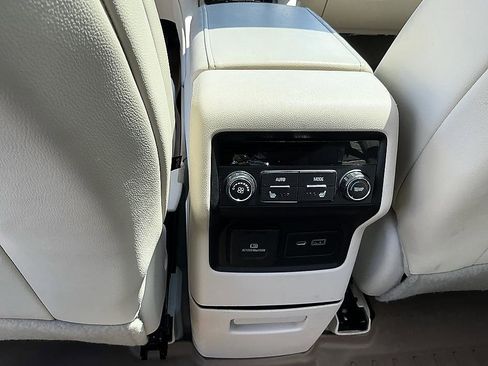 Used 2021 GMC Acadia Denali w/ Denali Technology Package FWD image 26