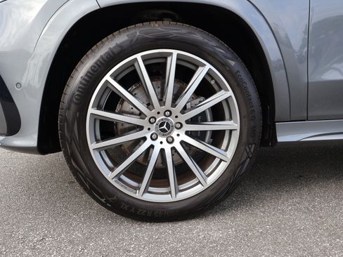 Certified 2025 Mercedes-Benz GLS 450 4MATIC image 9