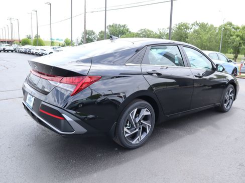 New 2026 Hyundai Elantra Limited FWD image 22
