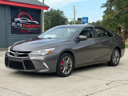 Used 2015 Toyota Camry XSE FWD image 2