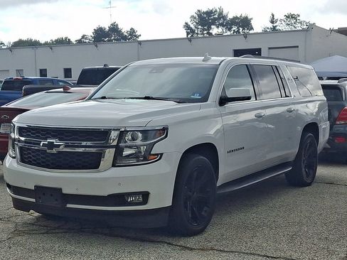 Certified 2020 Chevrolet Suburban LT w/ Luxury Package AWD/4WD image 4