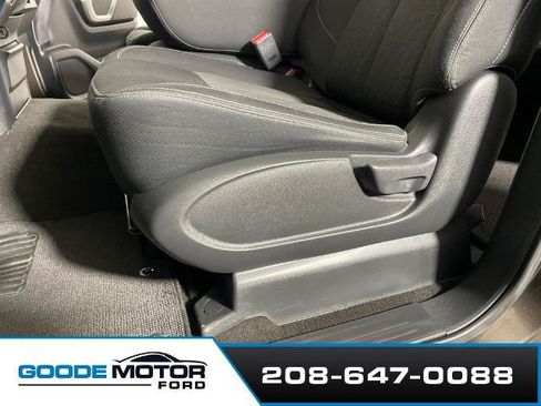 Used 2019 Nissan Titan SV AWD/4WD image 12