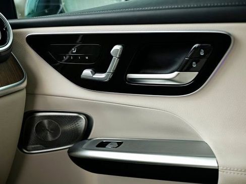 Used 2024 Mercedes-Benz GLC 300 4MATIC image 41