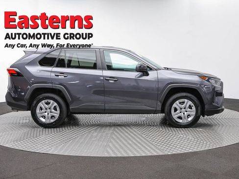 Used 2022 Toyota RAV4 LE AWD/4WD image 3