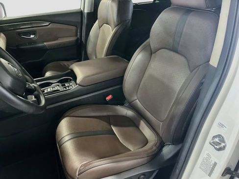 Used 2025 Honda Pilot Elite image 21