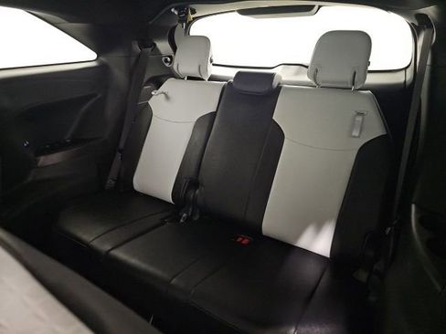 Used 2025 Toyota Sienna XSE FWD image 28