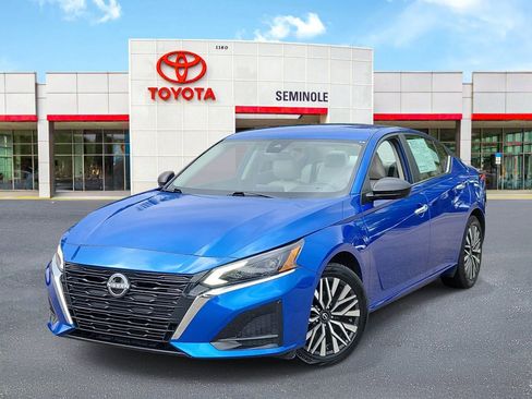 Used 2025 Nissan Altima 2.5 SV FWD image 1