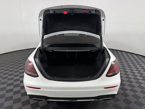 Used 2017 Mercedes-Benz E 300 4MATIC image 9