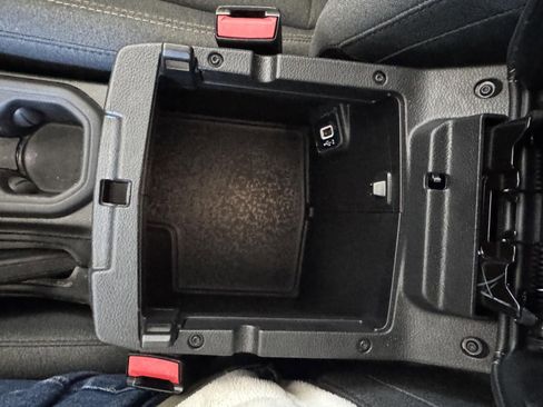 Used 2025 Jeep Wrangler Unlimited Sahara w/ Safety Group image 27