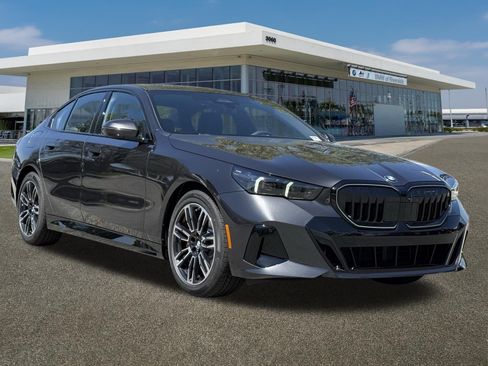 New 2026 BMW 530i w/ M Sport Package RWD image 2