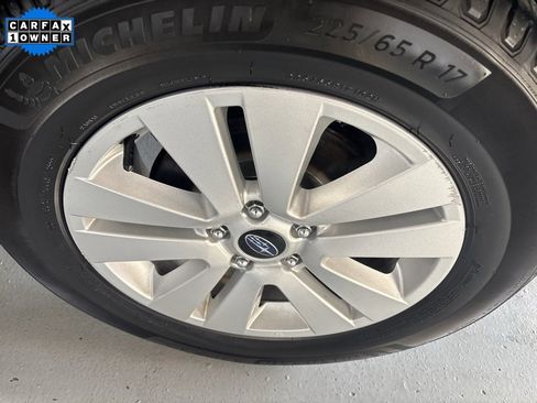 Used 2019 Subaru Outback 2.5i Premium image 11