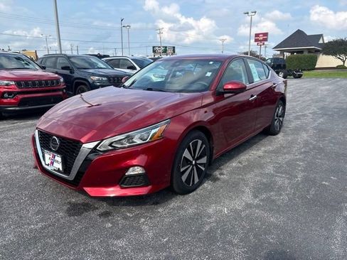 Used 2022 Nissan Altima 2.5 SV w/ SV Premium Package FWD image 1