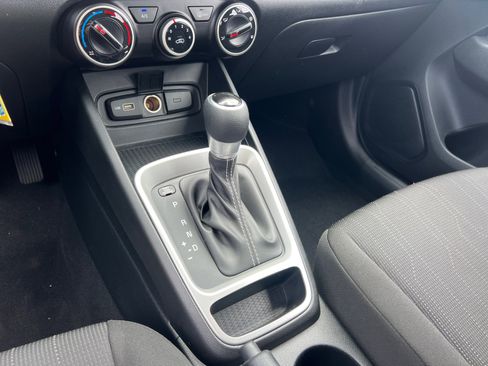 Certified 2022 Hyundai Venue SE FWD image 31