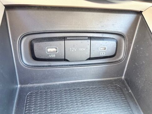 Used 2025 Hyundai Venue SEL FWD image 22