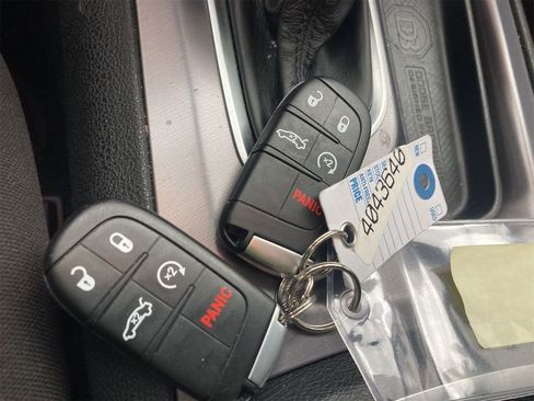 Used 2020 Dodge Charger SXT image 12