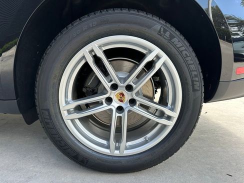 Certified 2025 Porsche Macan image 38