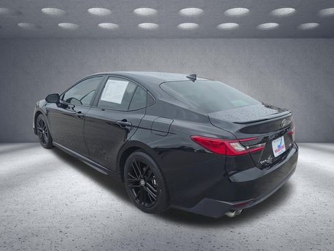 Used 2025 Toyota Camry SE w/ Convenience Package FWD image 5