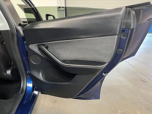 Used 2024 Tesla Model Y Long Range AWD/4WD image 15
