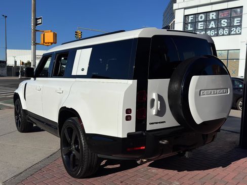 Used 2024 Land Rover Defender 130 X-Dynamic SE image 6