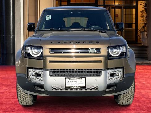 Used 2023 Land Rover Defender 110 S image 3