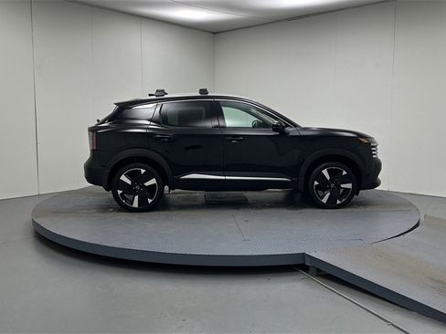 New 2026 Nissan Kicks SR w/ Cold Weather Package image 4