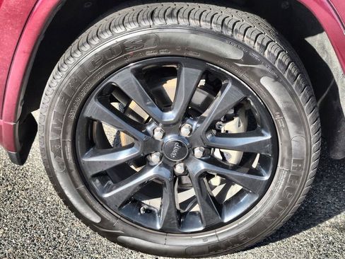 Used 2018 Jeep Grand Cherokee Altitude image 33