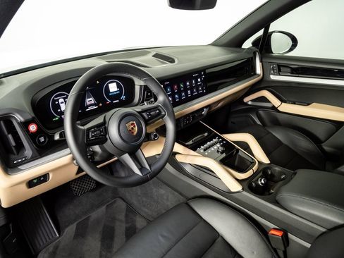 Certified 2024 Porsche Cayenne image 4