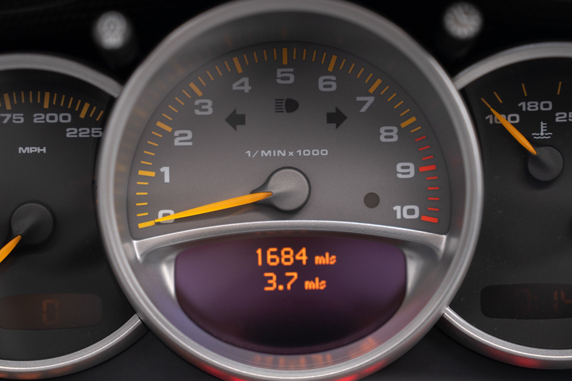 Used 2004 Porsche Carrera GT RWD image 21