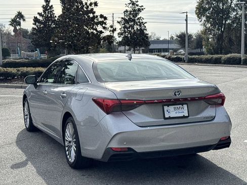 Used 2022 Toyota Avalon Limited image 11