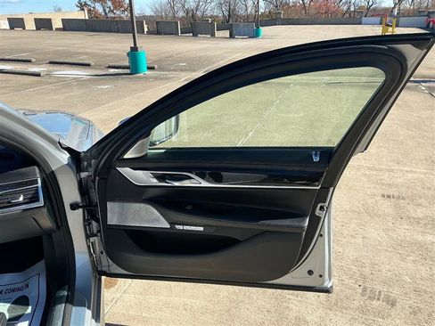 Used 2016 BMW 750i xDrive image 37