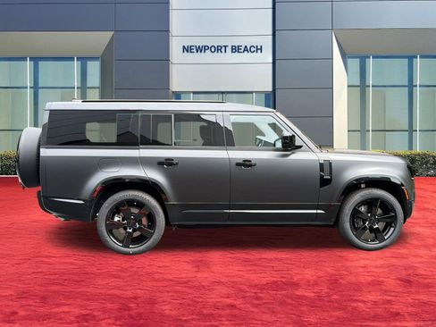 New 2026 Land Rover Defender 130 X-Dynamic SE image 8