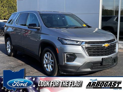 Used 2023 Chevrolet Traverse LS image 1