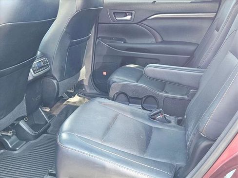 Used 2015 Toyota Highlander Limited Platinum AWD/4WD image 21
