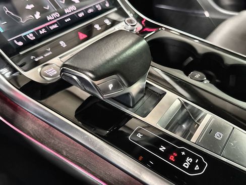 Used 2019 Audi Q8 Prestige AWD/4WD image 23