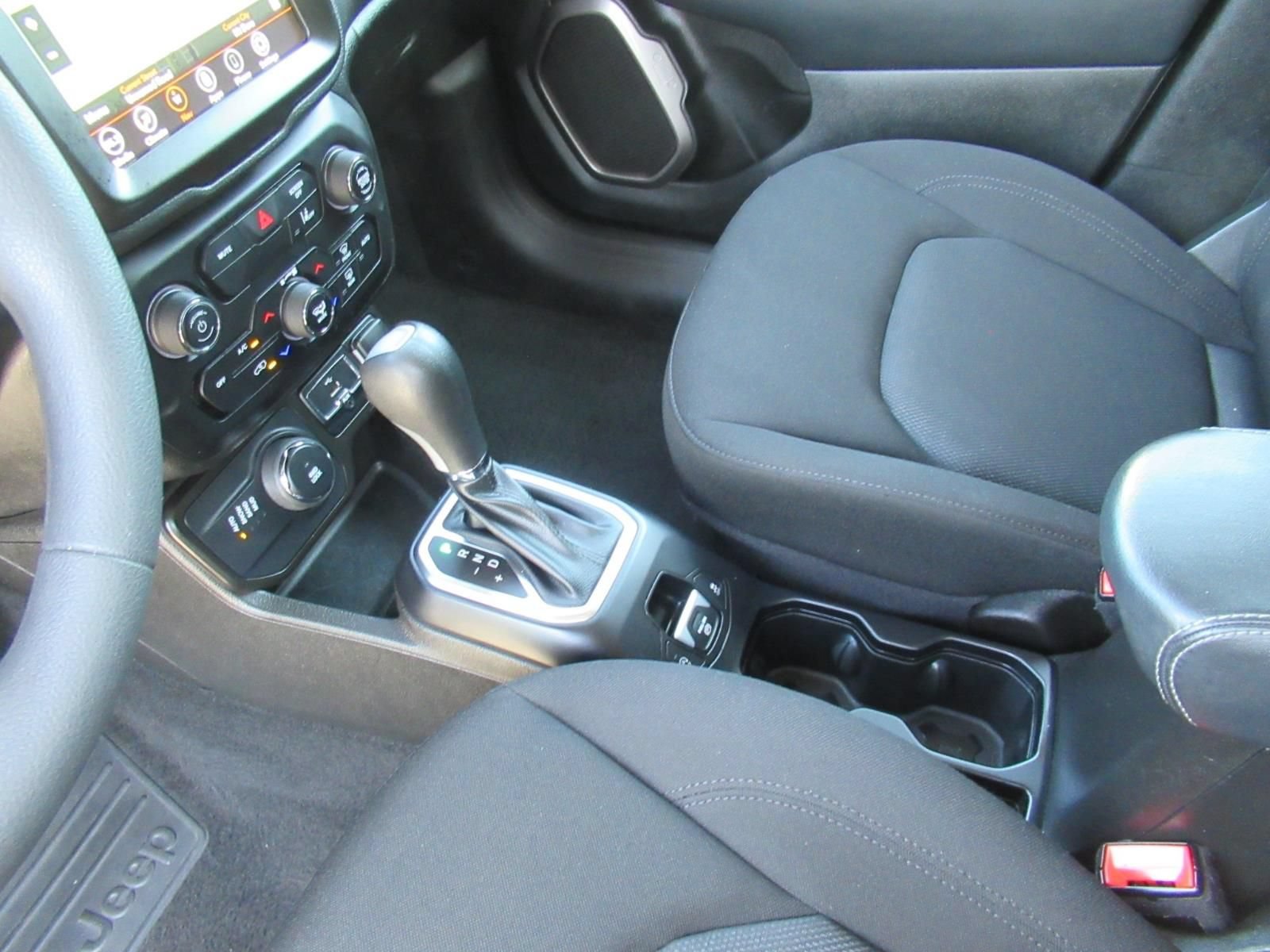 Certified 2023 Jeep Renegade Latitude AWD/4WD image 19