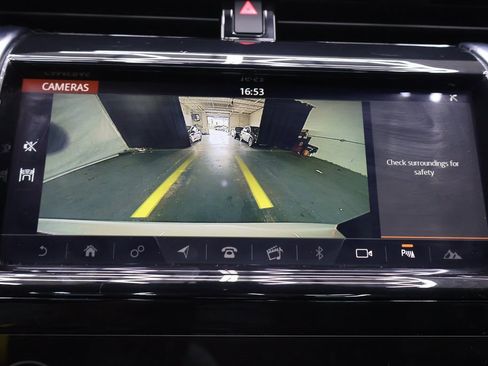 Used 2020 Land Rover Discovery Sport S image 24